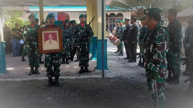 VIVA Militer: Prosesi pemakaman Kolonel (Purn) Soegondo 