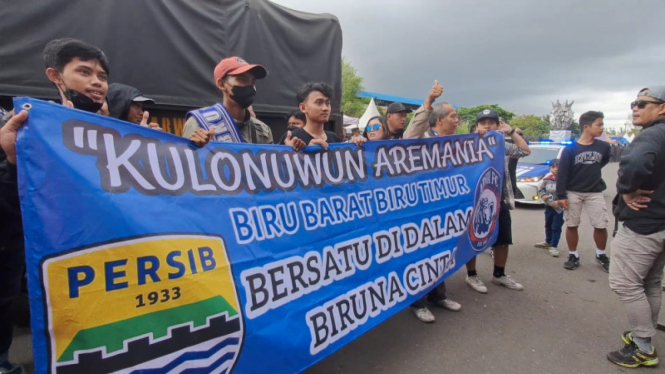 Aksi Viking di Stadion Kanjuruhan, Malang.