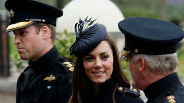 Ekspresi William Dan Kate Middleton Ke Buckingham Palace Jadi Sorotan