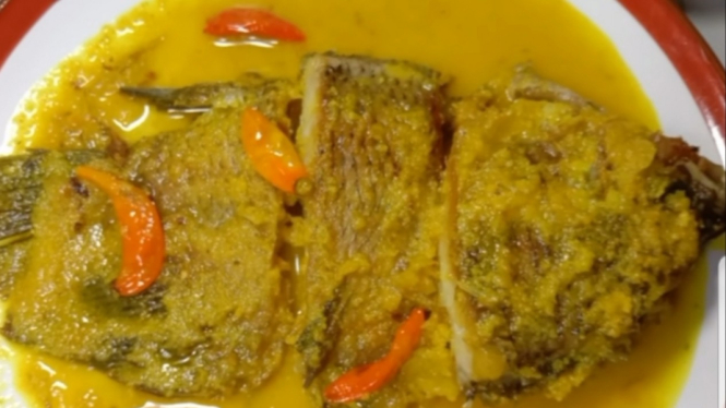 Ikan bumbu kuning