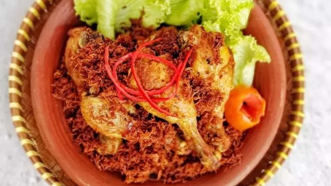 Resep ayam serundeng by Nindaummuzia