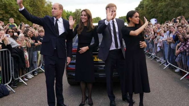 Pangeran William dan kate serta Pangeran Harry dan Meghan Markle