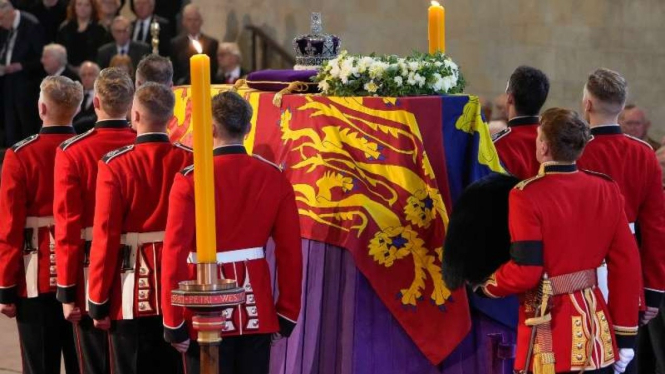 Jenazah Ratu Elizabeth II tiba di Westminster Hall, London