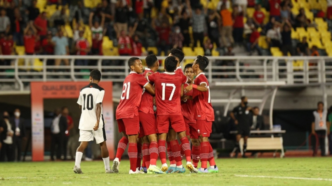 Indonesia U-20 merayakan gol ke gawang Timor Leste
