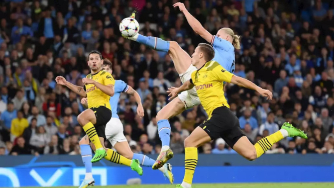Bintang Manchester City, Erling Haaland mencetak gol sensasional.