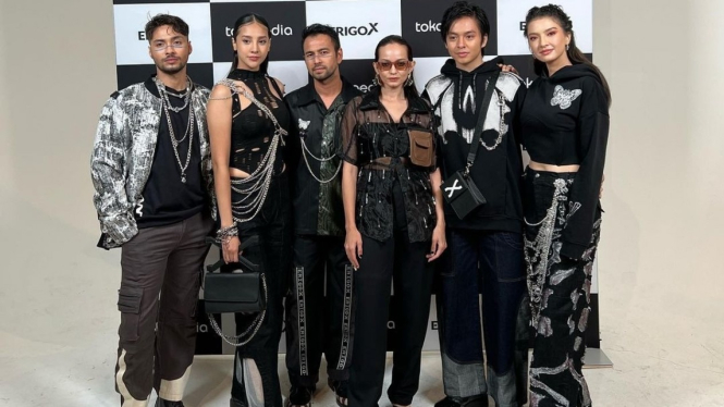 Artis Indonesia tampil di New York Fashion Week.