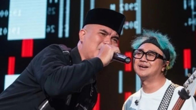 Ahmad Dhani dan bassist GIGI Thomas Ramdhan