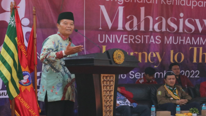 Wakil Ketua MPR Hidayat Nur Wahid di acara PKKMB UMJ 2022