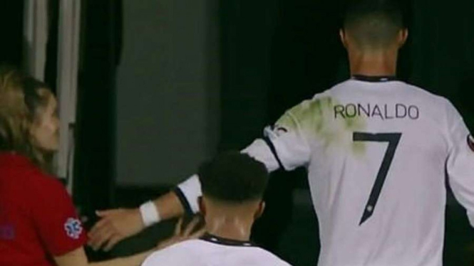 Cristiano Ronaldo menolak petugas medis berfoto