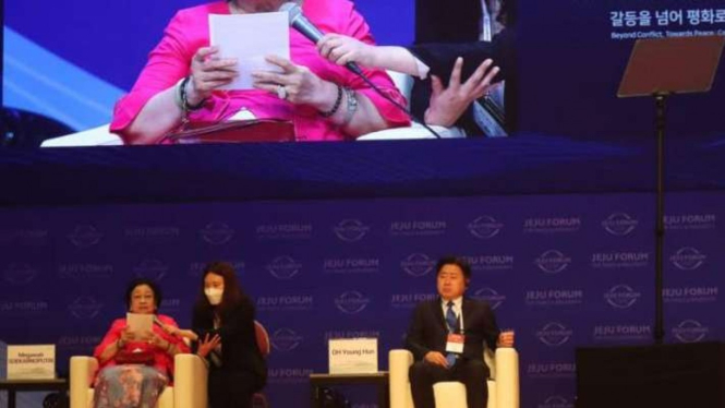 Presiden kelima RI Megawati Soekarnoputri menjadi pembicara kunci di Jeju Forum for Peace and Prosperity tahun 2022, di Jeju, Korea Selatan, Kamis, 15 September 2022.