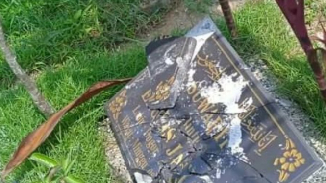 Viral Batu Nisan Kuburan Kober Depok Dirusak Orang Tak Dikenal 