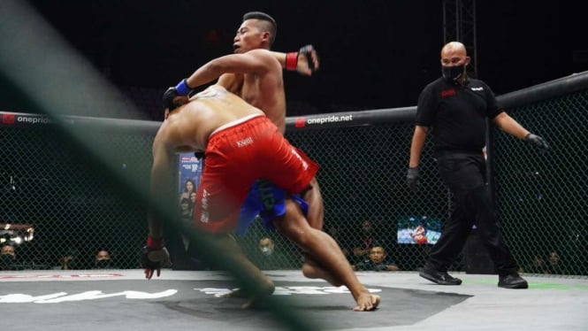 Samuel Simanjuntak vs Panji Syahbana di Fight Night 62 One Pride MMA ANTV