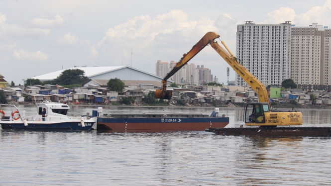 Pemprov DKI Jakarta melalui Dinas Sumber Daya Air (SDA) DKI Jakarta tengah menjalankan Proyek 942.