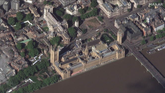 Antrian ke Westminster Hall dari Tangkapan Satelit 