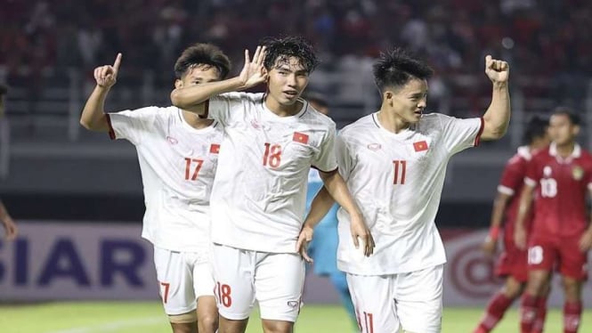 Timnas Vietnam U-20 lakukan selebrasi tengil