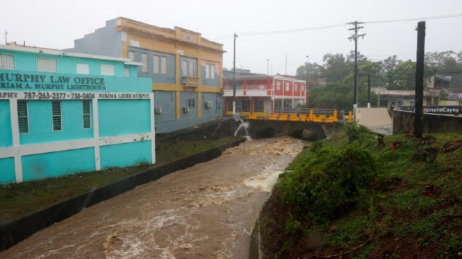 Badai Fiona menerjang pulau Puerto Rico, Amerika Serikat 
