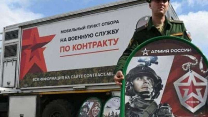 Rusia merekrut tentara lewat truk mobile