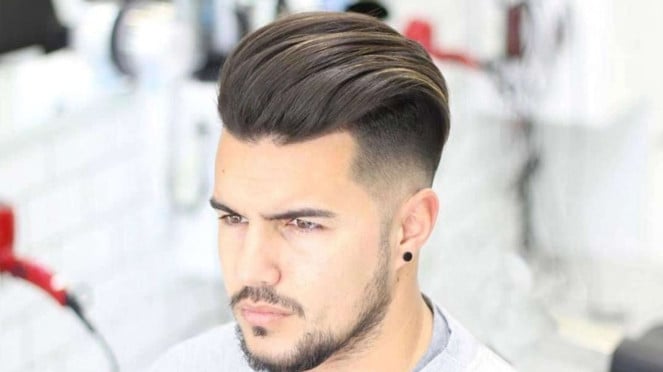 model rambut swept back pompadour