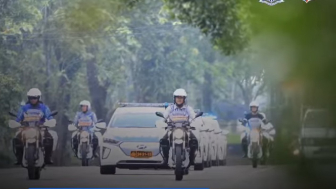 Mobil listrik dan motor listrik Polisi untuk KTT G20