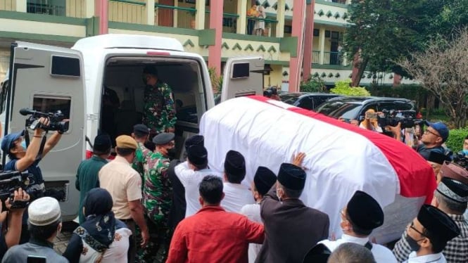 Jenazah Azyumardi Azra diberangkatkan ke TMP Kalibata, Jakarta