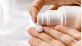 5 Rekomendasi Moisturizer yang Efektif Hilangkan Beruntusan di Wajah