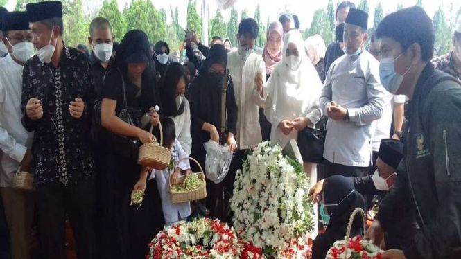 jenazah Azyumardi Azra dimakamkan di Taman Makam Pahlawan Kalibata.