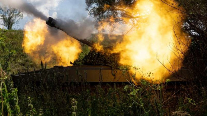Tank Ukrain mengarahkan tembakan ke garis depan pasukan Rusia di Kharkiv