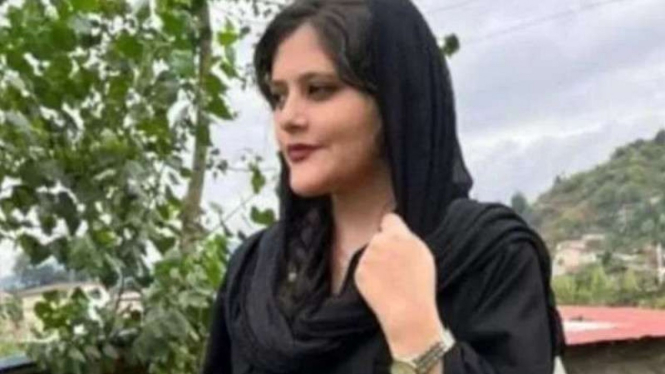 Mahsa Amini tewas di tangan polisi moralitas Iran