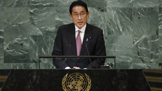 Perdana Menteri Jepang Fumio Kishida berpidato di Sesi ke-77 Majelis Umum PBB di Markas Besar PBB di New York City, AS, 20 September 2022.
