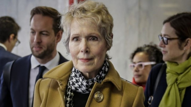 Mantan kolumnis majalah Elle E. Jean Carroll.