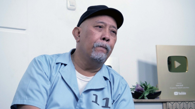 Indro Warkop Sambangi VIVA.co.id, Promo Miracle In Cell No 7