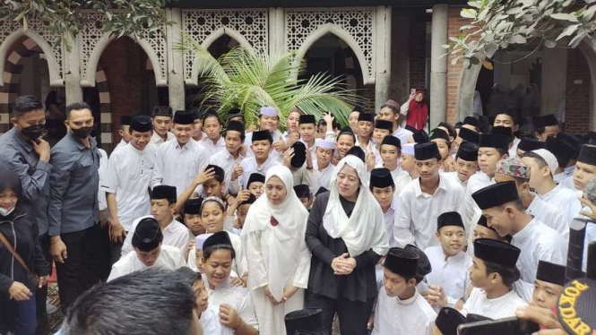 Ketua DPR, Puan Maharani, mengunjungi pondok pesantren di Bekasi.