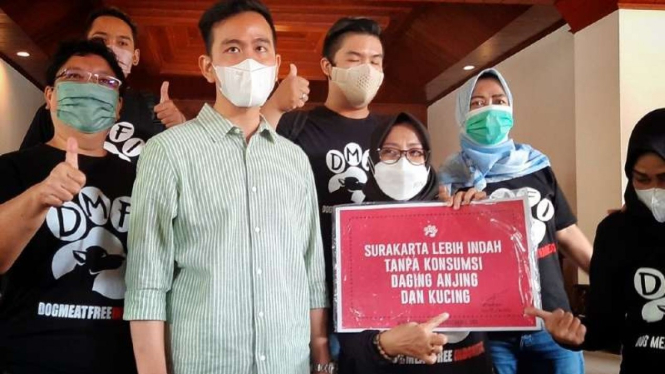 Wali Kota Surakarta Gibran menemui para aktivis penyayang hewan peliharaan