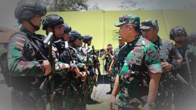 VIVA Militer: Mayjen TNI Hilman Hadi temui pasukan Yonif Raider 142/KJ