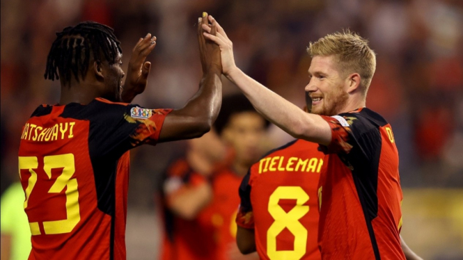 Pemain Timnas Belgia, Michy Batshuayi dan Kevin De Bruyne. 