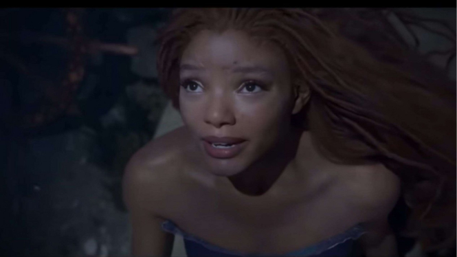 Halle Bailey sebagai Princess Ariel dalam film The Little Mermaid