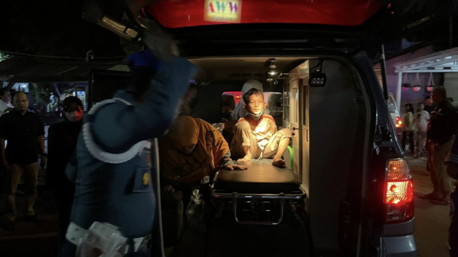 VIVA Militer:Prajurit TNI AL evakuasi bocah yang telan kunci ke RSAL Mintohardjo