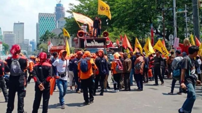 Demonstrasi massa di depan Patung Kuda, Jakarta pada Sabtu, 24 September 2022