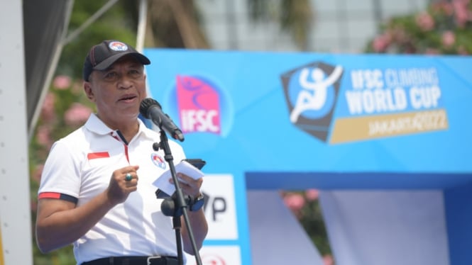 Menpora RI) Zainudin Amali menyampaikan rasa bangganya kepada Ketua Umum Federasi Panjat Tebing Indonesia (PP FPTI), Yenny Wahid.