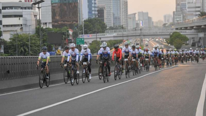 Korlantas Polri menggerakan program 'Cycling For Blue Sky and Road Safety'