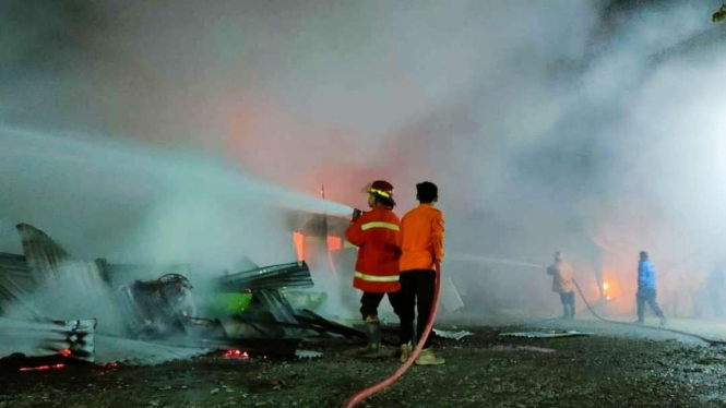 Kebakaran melanda salah satu bangunan tempat hiburan malam di Deli Serdang.