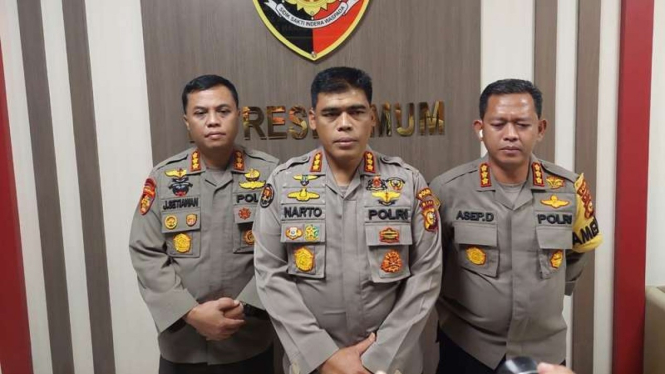 Kabid Humas Polda Riau, Kombes Pol Sunarto (tengah)