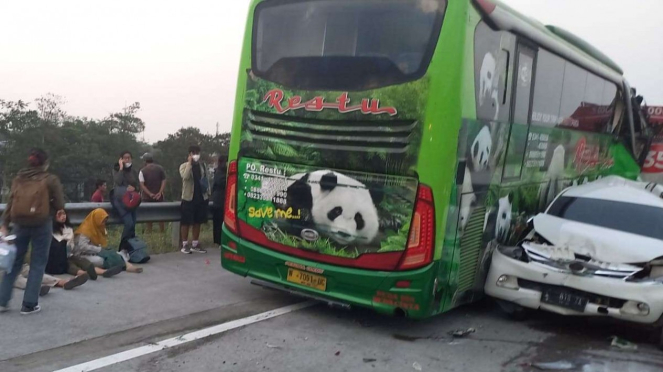 Dugaan Penyebab Kecelakaan Beruntun Di Tol Pandaan Malang