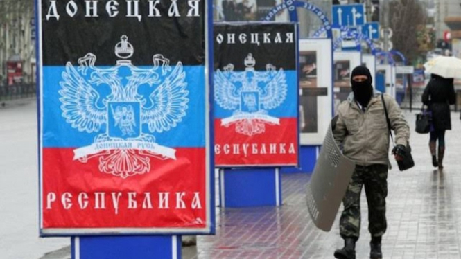 VIVA Militer: Tentara Rakyat Donetsk (DPR) mengamankan proses referendum