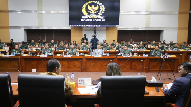 Rapat Kerja Komisi 1 DPR RI dengan Menhan, Panglima TNI, KASAD, KASAU, KASAL