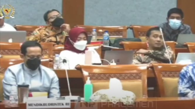 Menteri Nadiem Terdiam saat Diamuk Anggota DPR