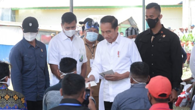 Presiden Jokowi serahkan BSU bagi peserta BPJS Ketenagakerjaan
