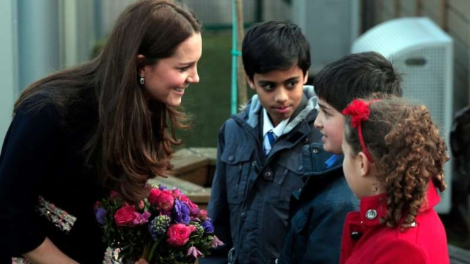 Kate Middleton saat kunjungi sebuah sekolah dasar di Inggris tahun 2015