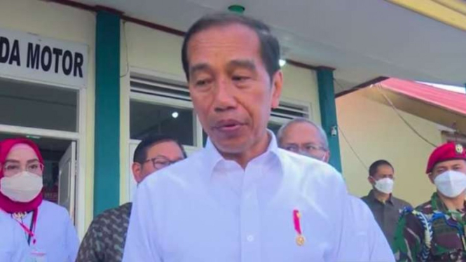 Tangkapan layar - Presiden Joko Widodo memberikan keterangan pers usai penyerahan bantuan subsidi upah di Ternate, Maluku Utara, Rabu, 28 September 2022.