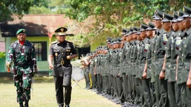 VIVA Militer: Pangdam Cenderawasih periksa kesiapan prajurit TNI AD di Papua